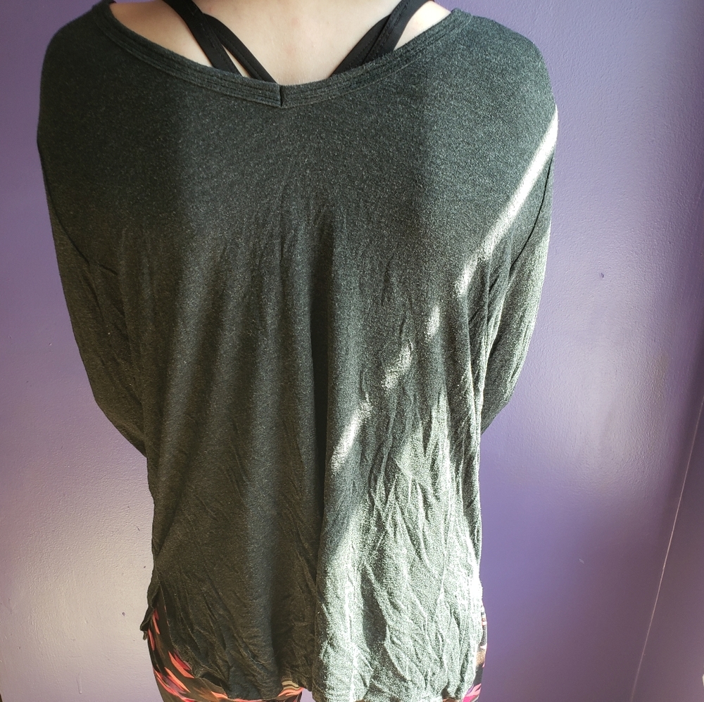 Top. - Picture 4 of 4